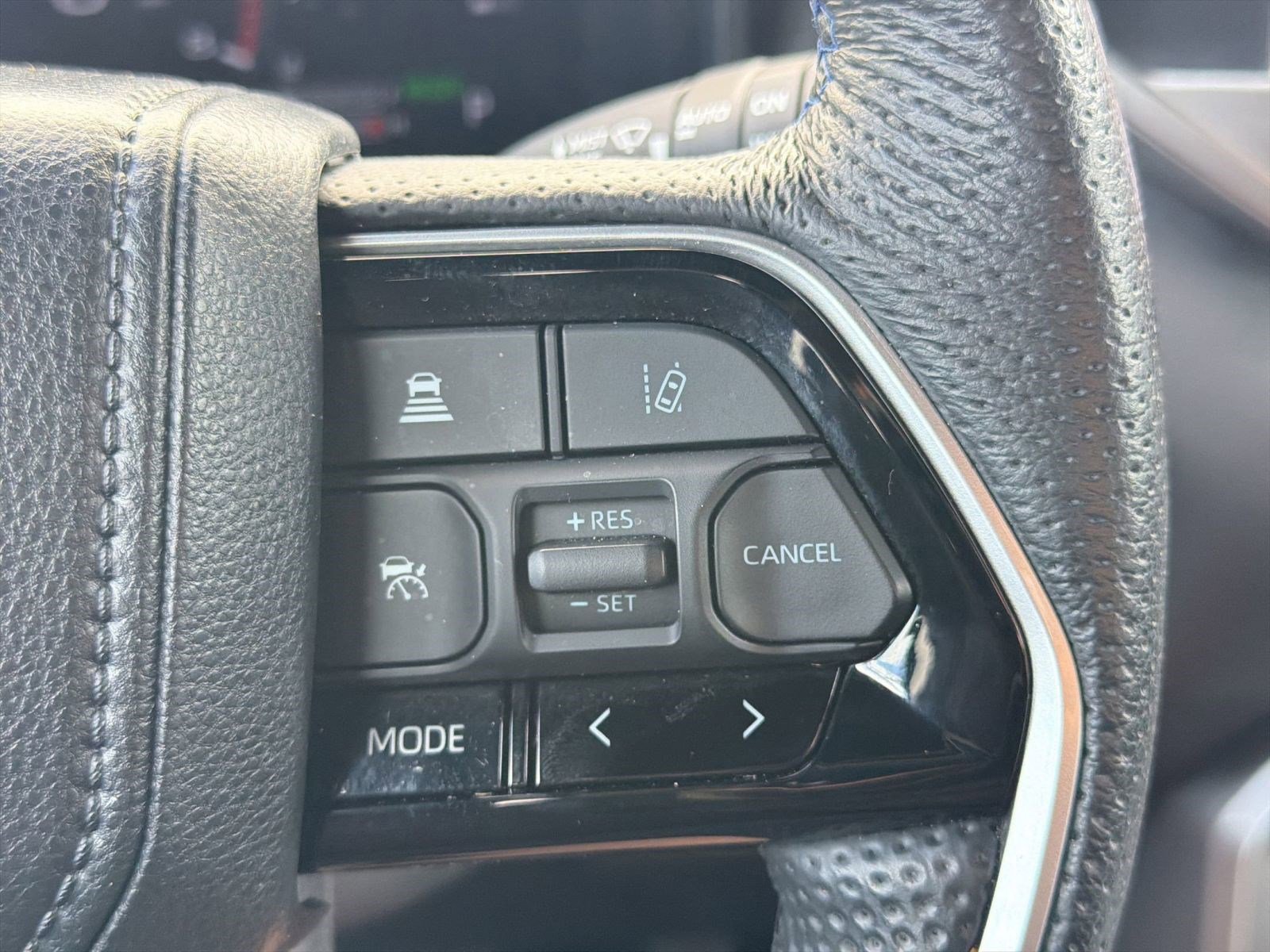 Used 2024 Toyota Sequoia Platinum AWD/4WD image 27