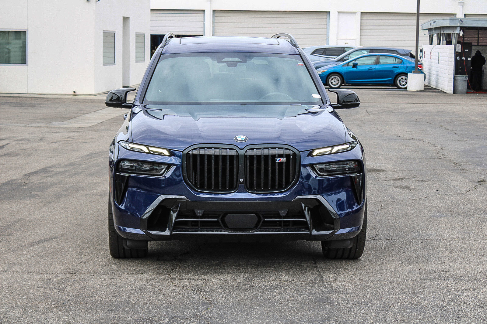 Used 2023 BMW X7 M60i w/ Executive Package image 2
