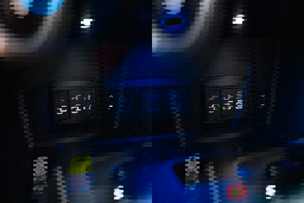 Used 2023 Toyota Venza LE image 27