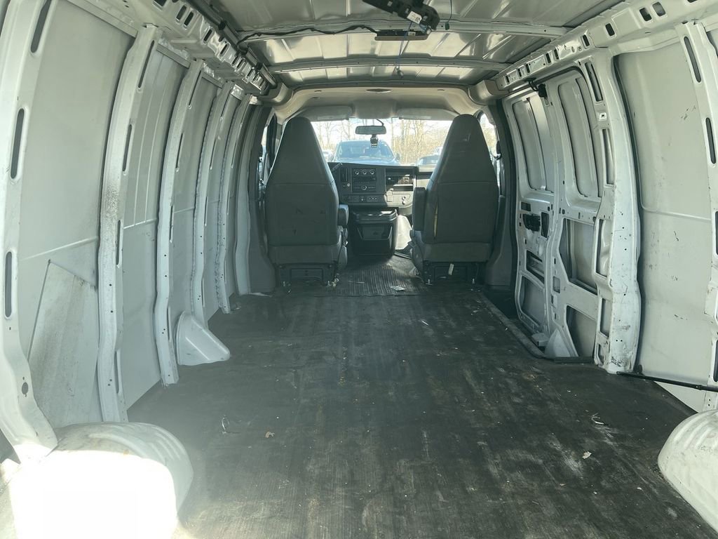 Used 2022 Chevrolet Express 2500 Extended w/ Driver Convenience Package image 7