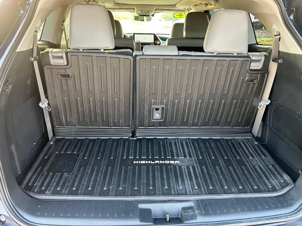 Used 2025 Toyota Highlander Platinum AWD/4WD image 26