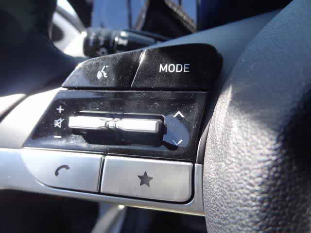 Used 2025 Hyundai Elantra SEL image 14