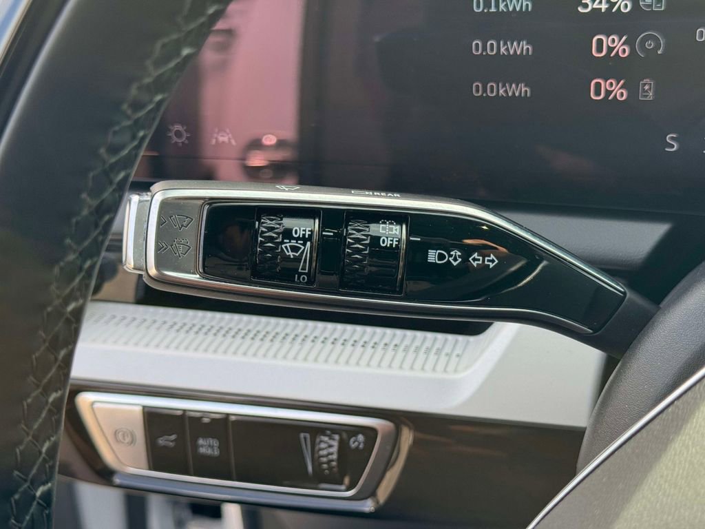 Used 2025 Cadillac Optiq Luxury 2 w/ LPO, Floor Liner Package AWD/4WD image 32