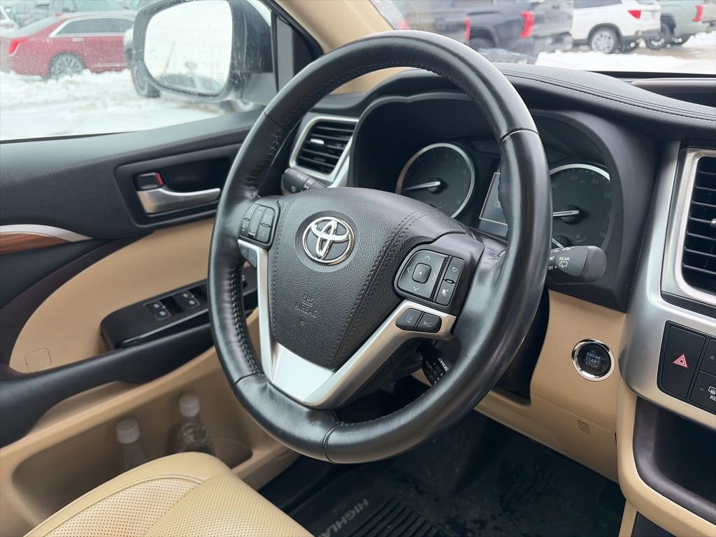 Used 2017 Toyota Highlander Limited Platinum image 15