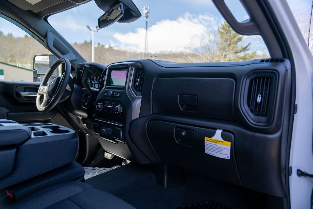 Used 2025 Chevrolet Silverado 2500 Custom w/ Custom Value Package image 12