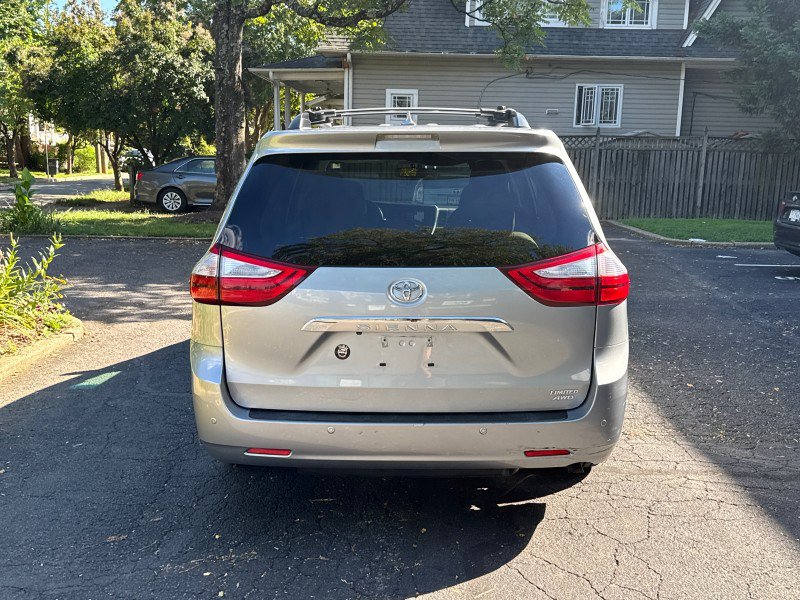 Used 2017 Toyota Sienna Limited Premium AWD/4WD image 9