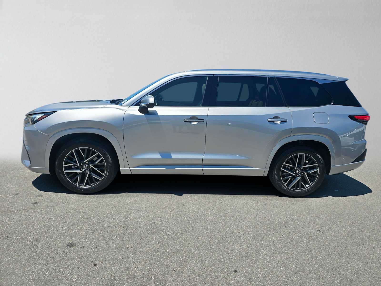 Used 2024 Lexus TX 350 AWD w/ Technology Package image 2