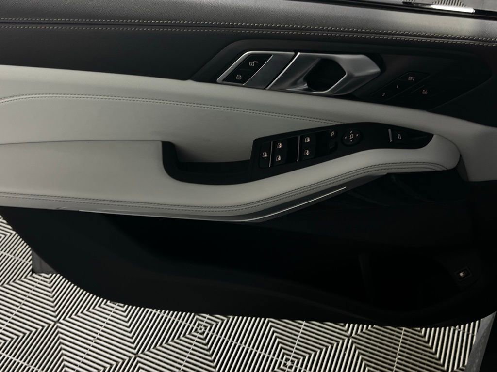 Used 2025 BMW X5 xDrive50e w/ M Sport Package image 25