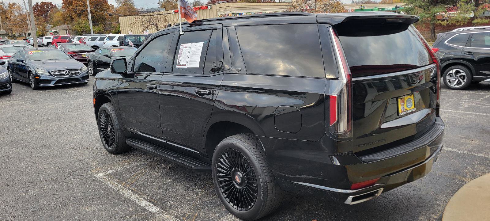 Used 2023 Cadillac Escalade Premium Luxury image 28