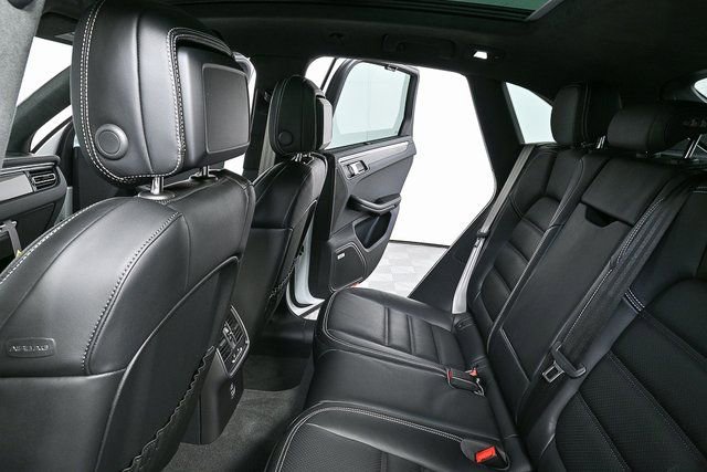 New 2026 Porsche Macan GTS image 27