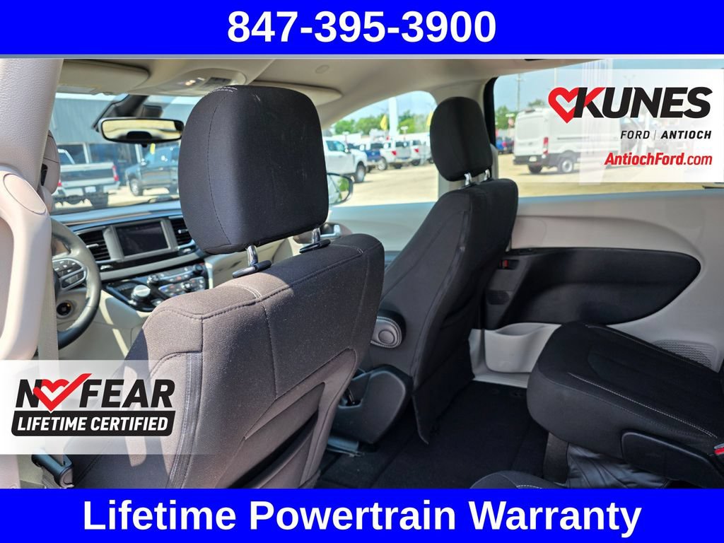 Used 2023 Chrysler Voyager LX FWD image 25