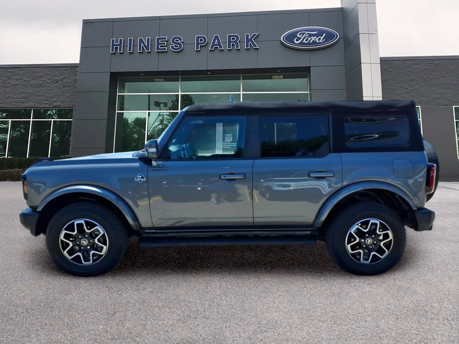 Used 2024 Ford Bronco Outer Banks AWD/4WD image 4
