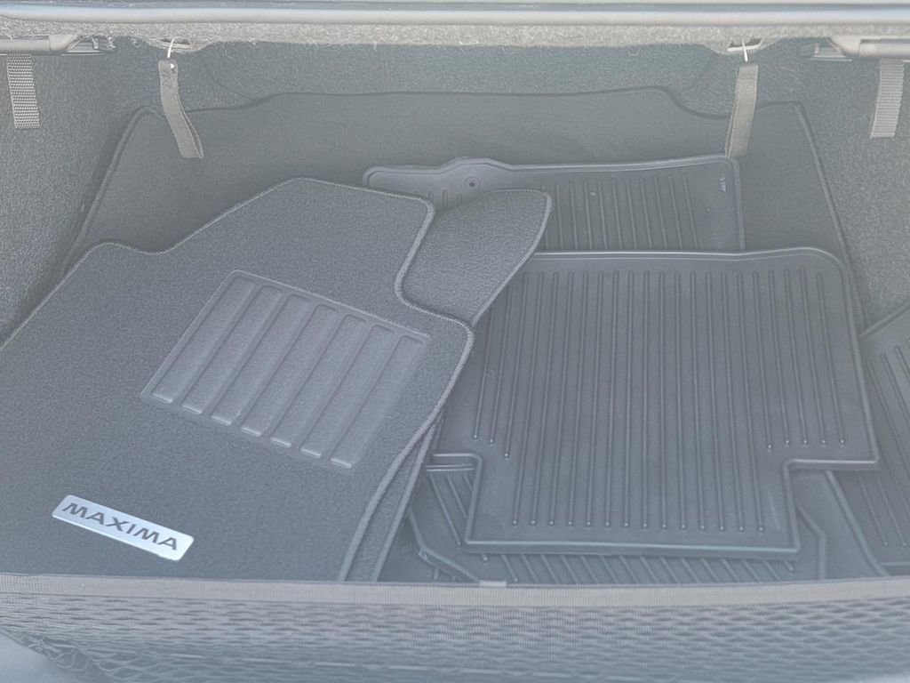 Used 2023 Nissan Maxima SR w/ Sport Mat Group FWD image 9