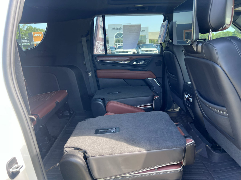 Used 2023 GMC Yukon XL Denali Ultimate AWD/4WD image 11