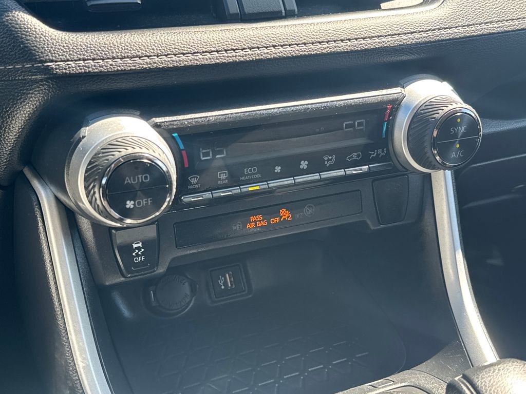 Used 2025 Toyota RAV4 LE AWD/4WD image 24