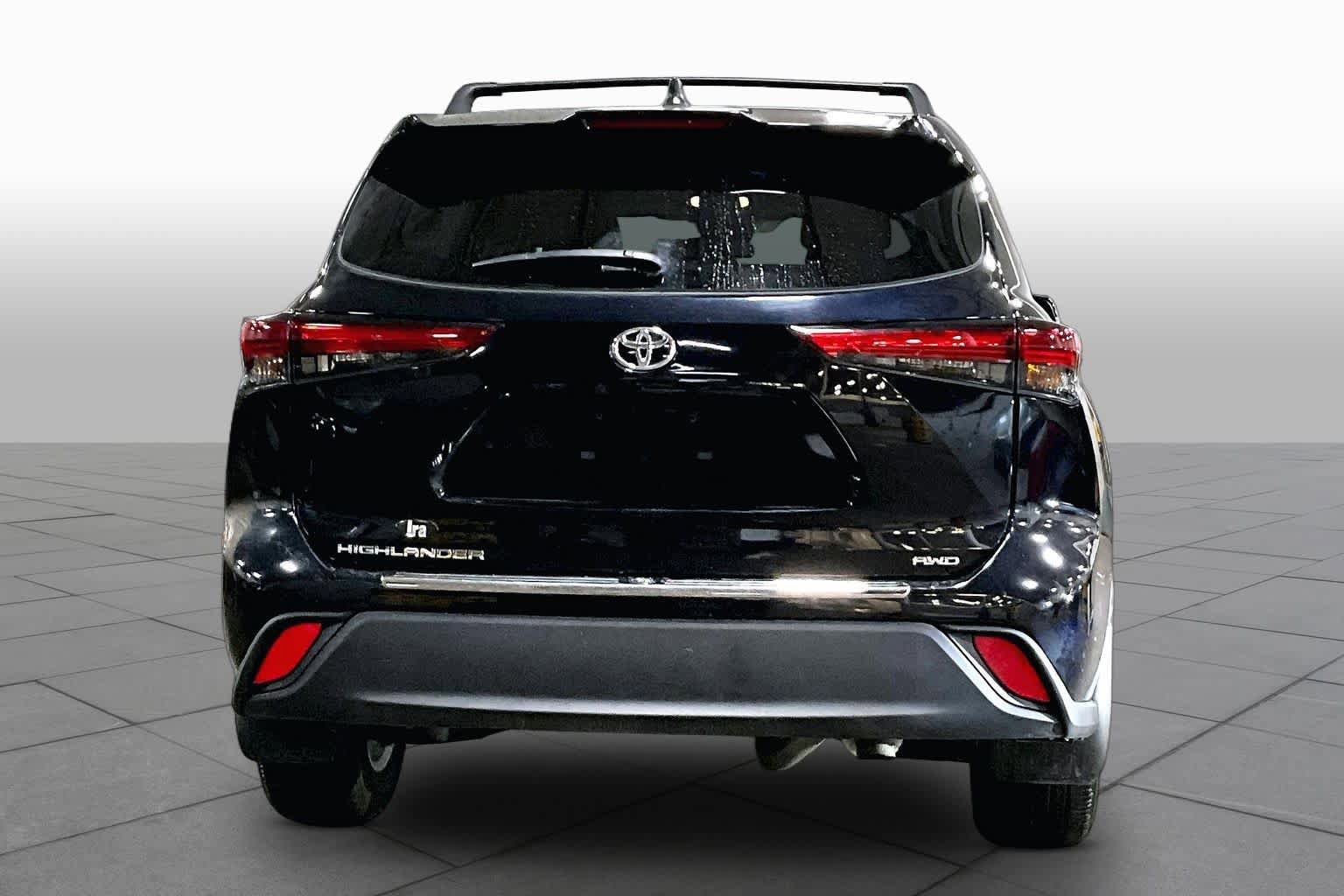 Used 2023 Toyota Highlander L AWD/4WD image 5