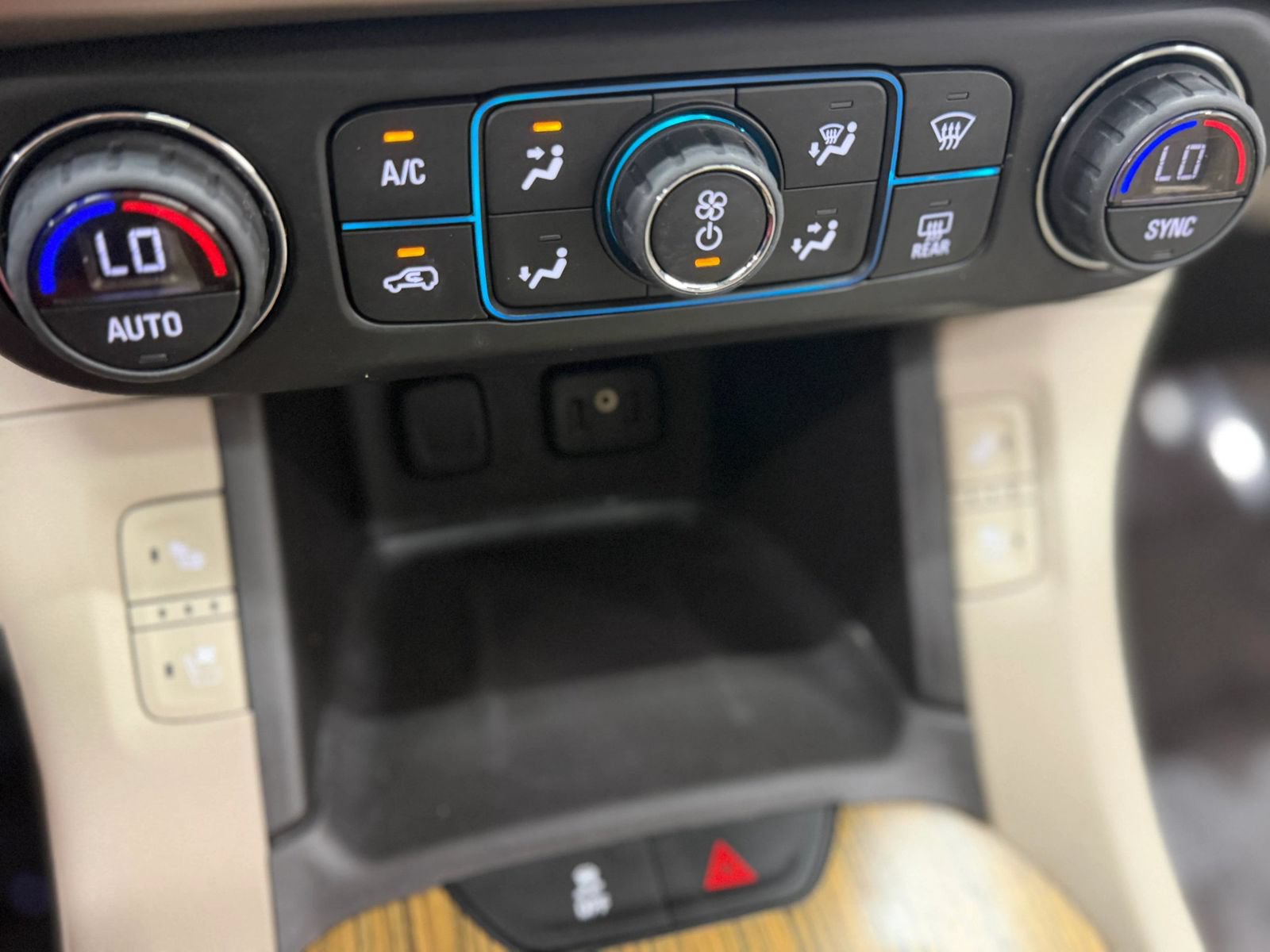 Used 2017 GMC Acadia Denali w/ Technology Package FWD image 32
