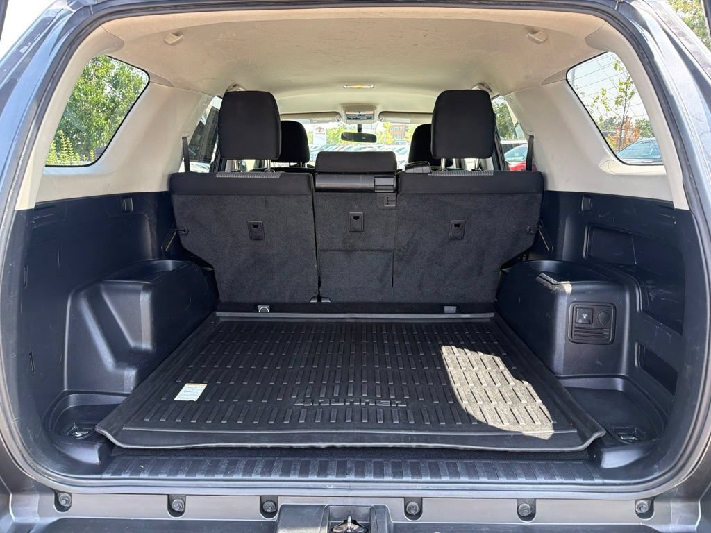 Used 2018 Toyota 4Runner SR5 AWD/4WD image 17