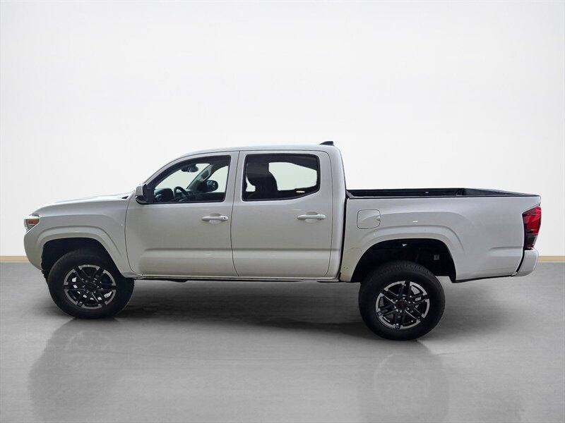 Used 2021 Toyota Tacoma SR AWD/4WD image 7