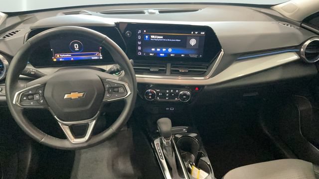 Used 2025 Chevrolet Trax LT w/ LT Convenience Package FWD image 11