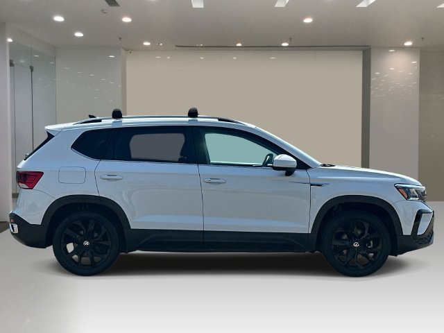 Used 2023 Volkswagen Taos SE w/ Black Wheel Package AWD/4WD image 6
