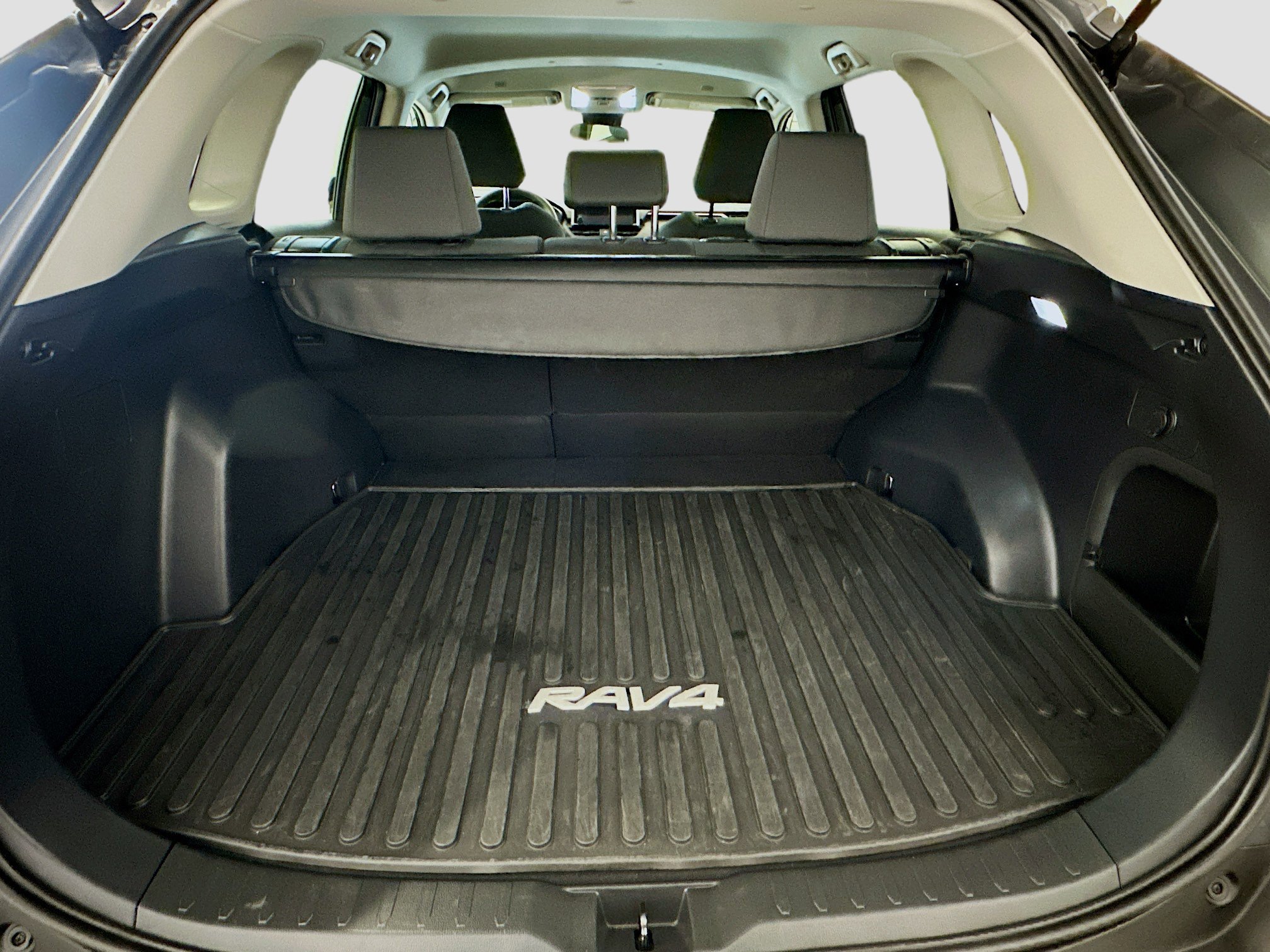 Used 2025 Toyota RAV4 XLE image 30