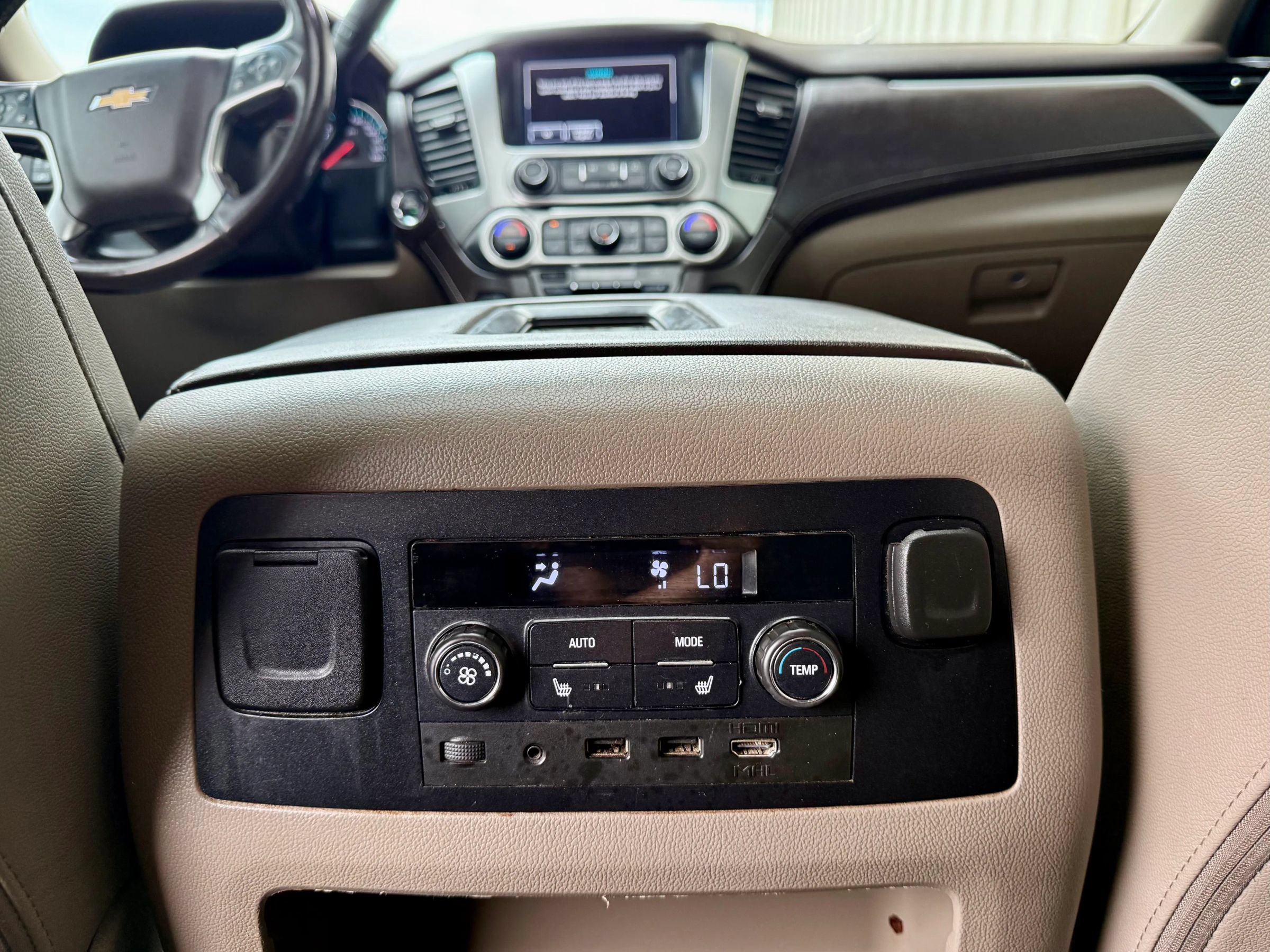 Used 2020 Chevrolet Suburban Premier AWD/4WD image 34
