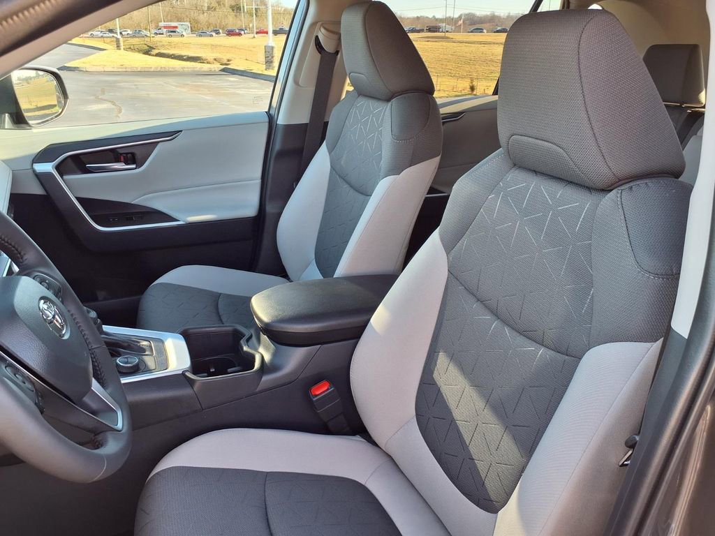 Used 2025 Toyota RAV4 XLE w/ Convenience Package image 13