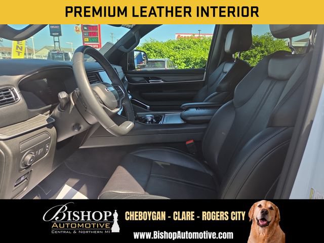 Used 2023 Jeep Wagoneer L Series II AWD/4WD image 5