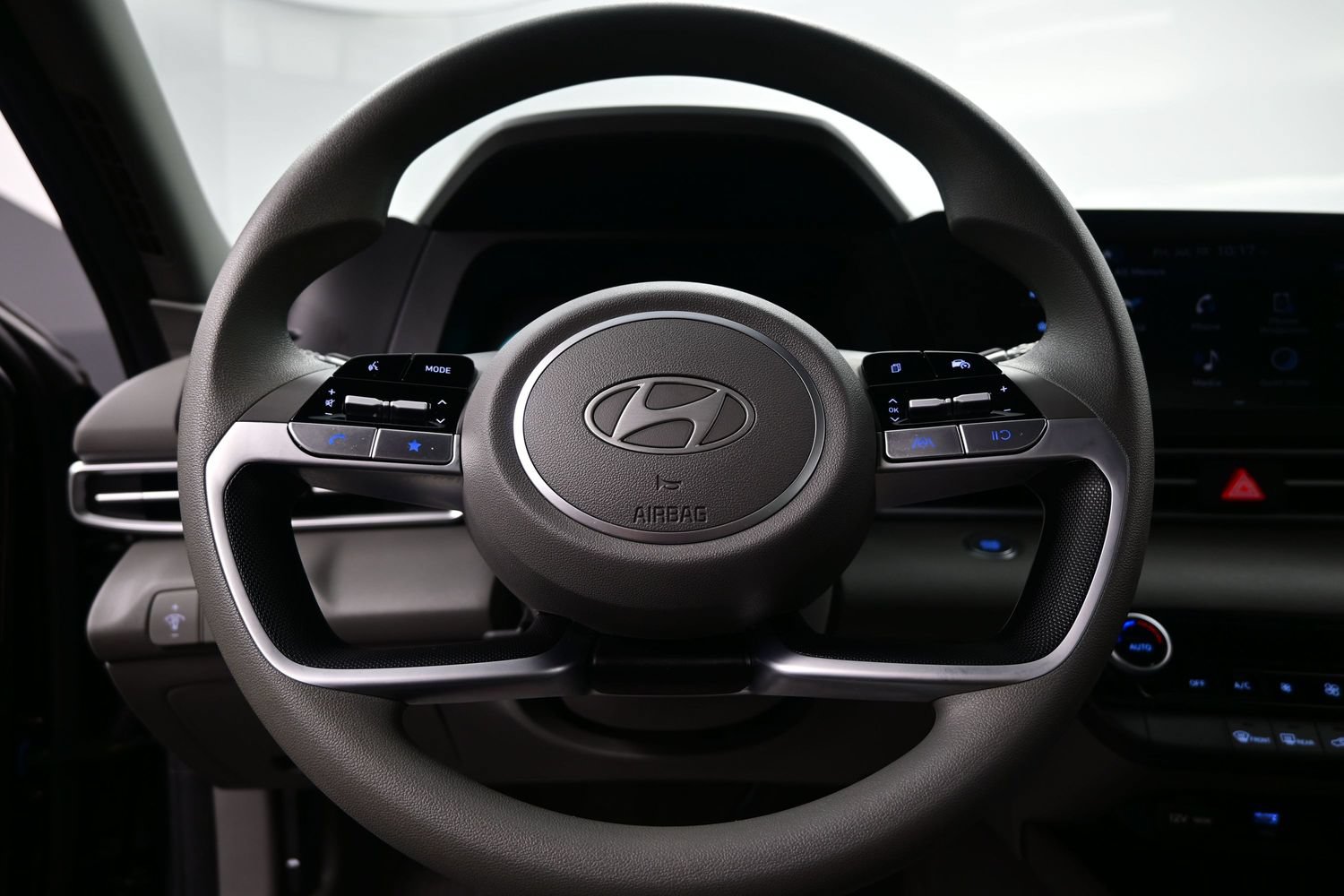 Certified 2026 Hyundai Elantra Hybrid FWD image 22
