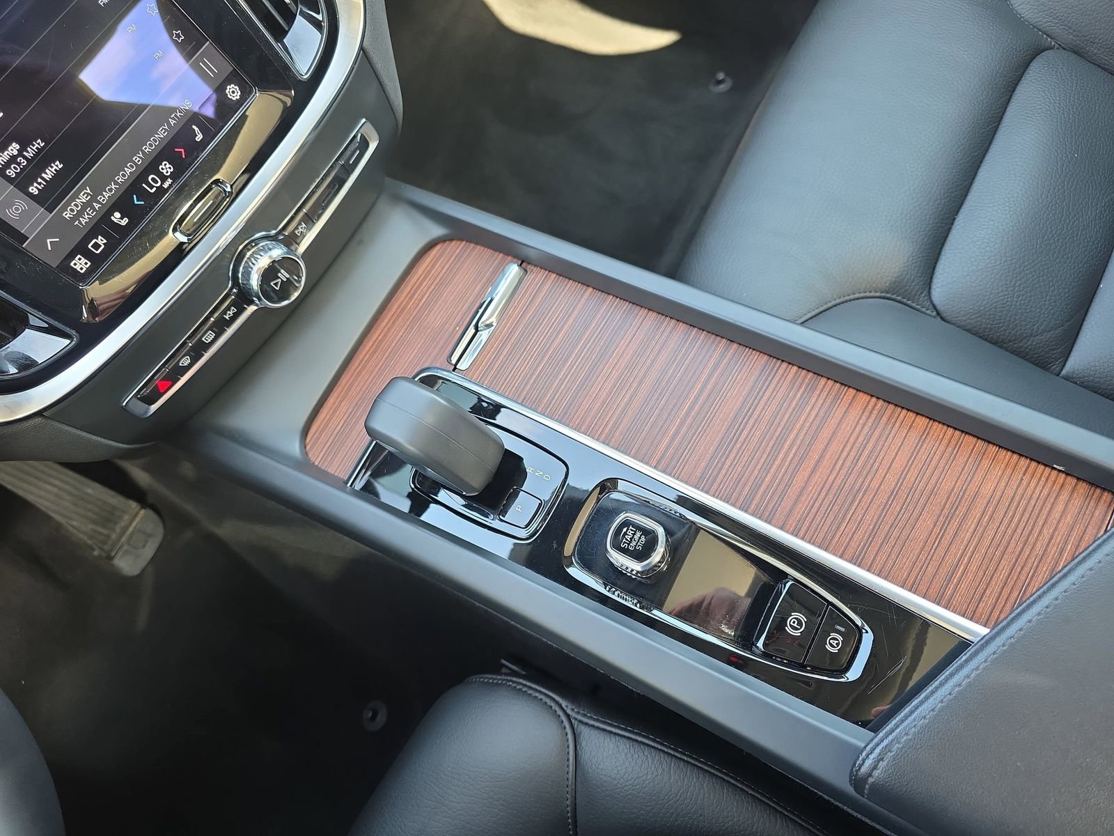 Used 2024 Volvo S60 B5 Plus image 24