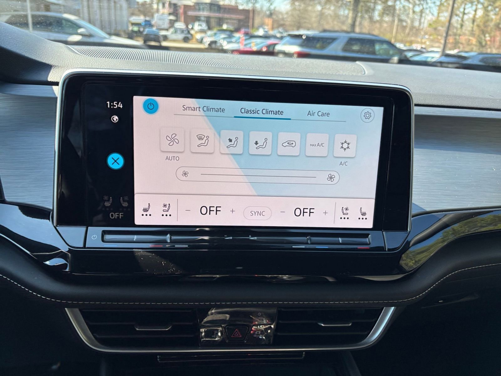 Used 2025 Volkswagen Atlas Cross Sport SE image 20