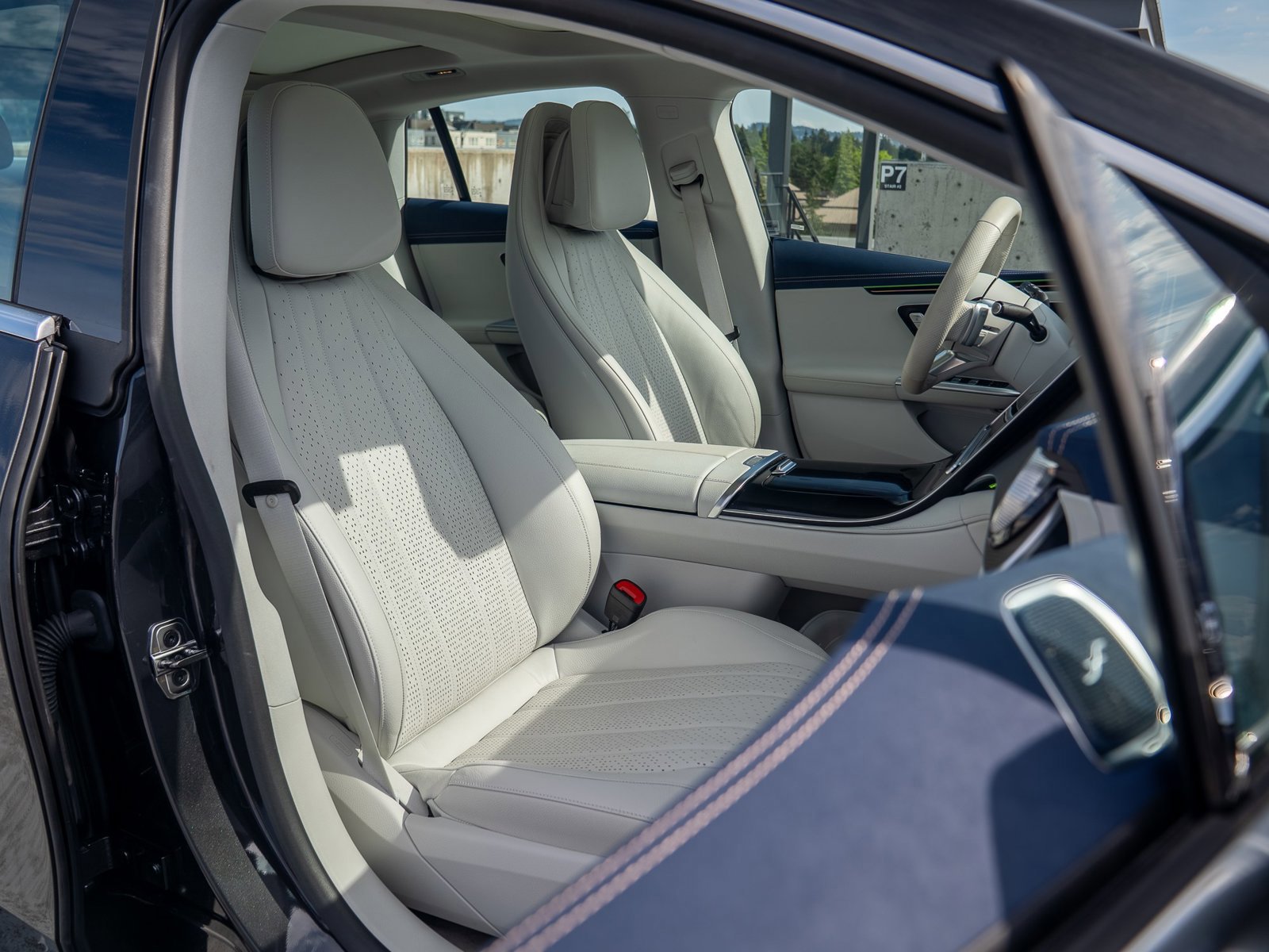 Used 2023 Mercedes-Benz EQE 500 4MATIC Sedan image 30
