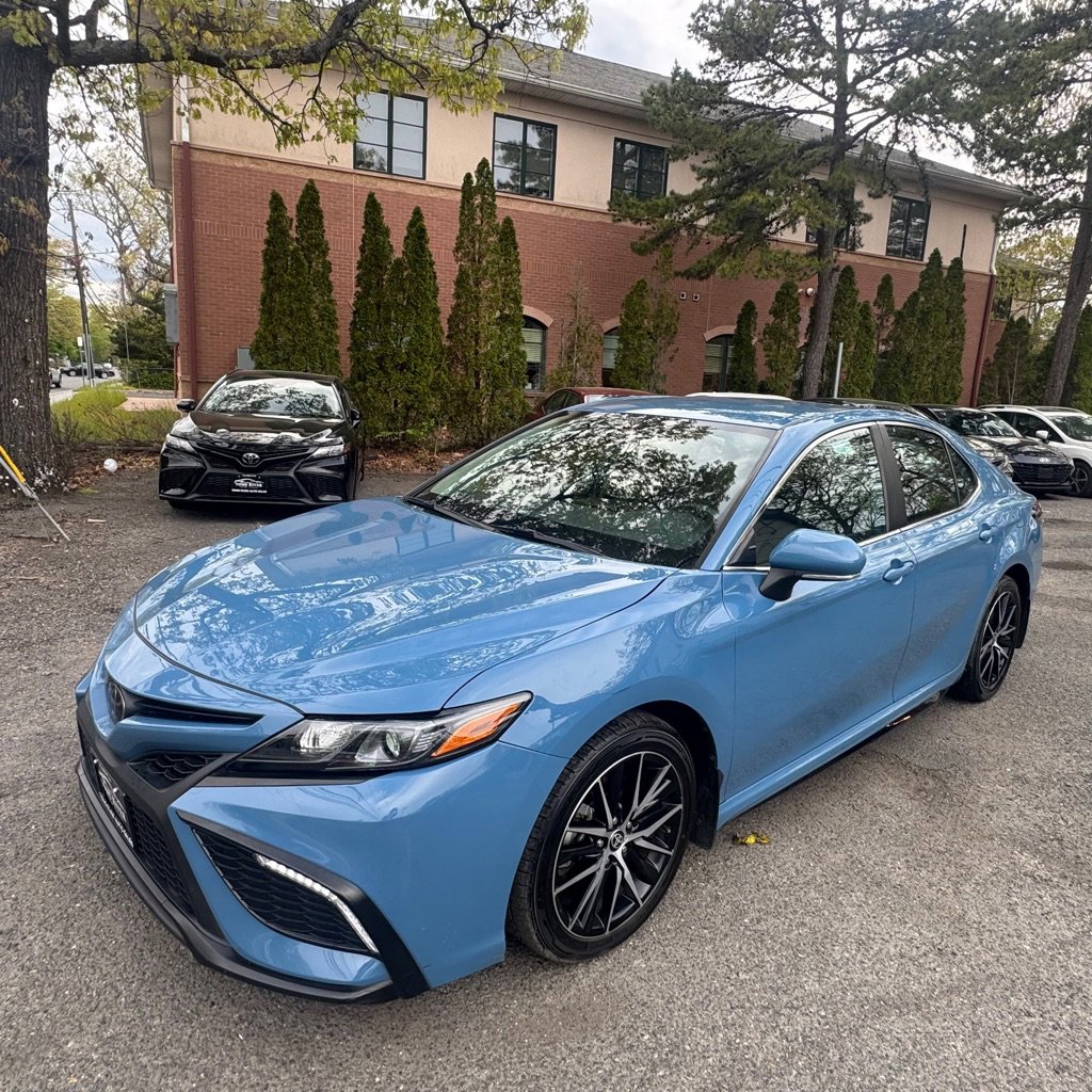 Used 2024 Toyota Camry SE FWD image 1