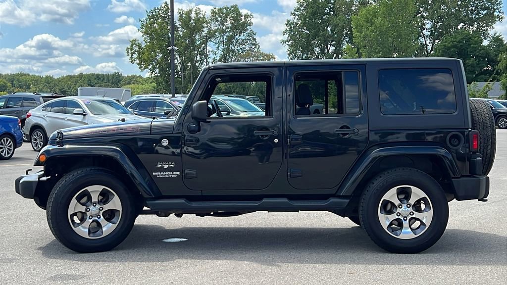 Used 2017 Jeep Wrangler Unlimited Sahara AWD/4WD image 7