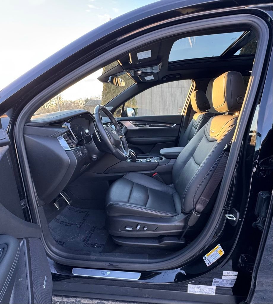 Used 2024 Cadillac XT6 Sport image 13