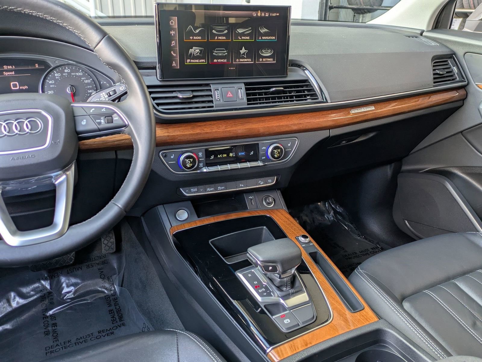 Used 2023 Audi Q5 2.0T Premium w/ Convenience Package image 9