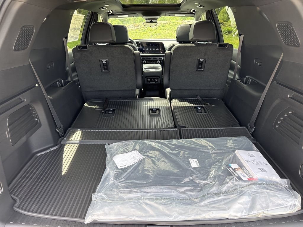 New 2026 Chevrolet Traverse LT w/ Sun and Wheel Package FWD image 57