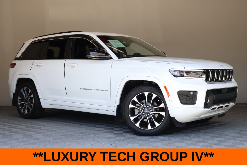 Used 2025 Jeep Grand Cherokee Overland w/ Luxury Tech Group IV AWD/4WD image 2