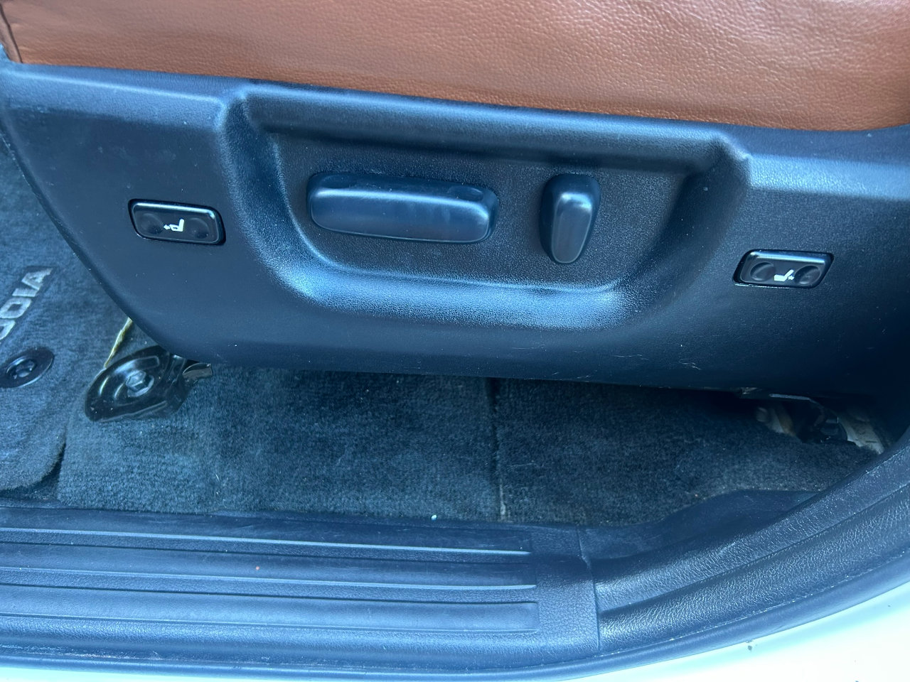 Used 2013 Toyota Sequoia Platinum image 10