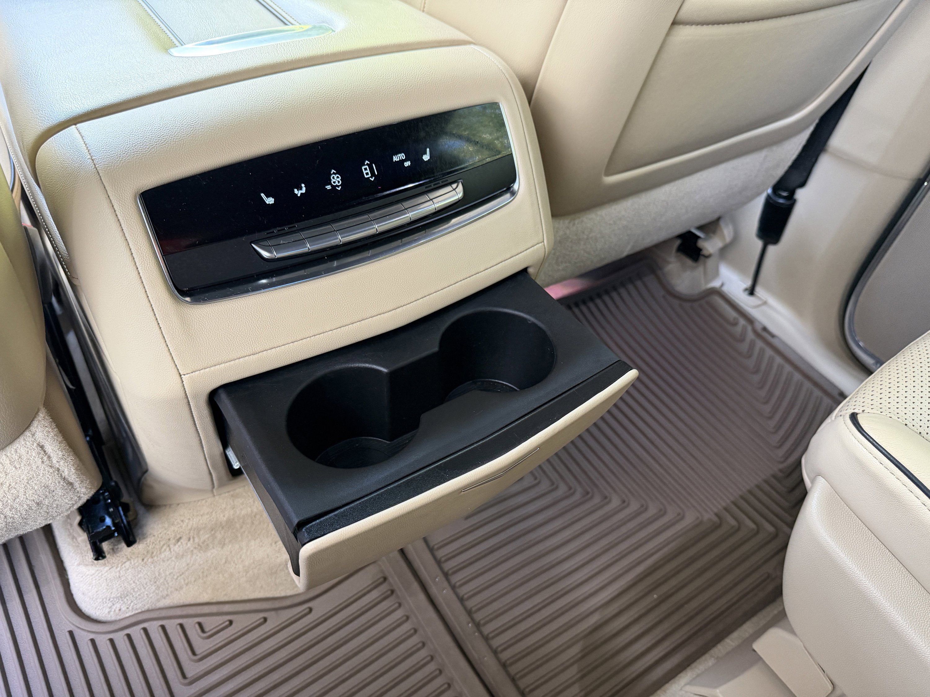 Used 2021 Cadillac Escalade ESV Premium Luxury w/ LPO, Illumination Package image 23