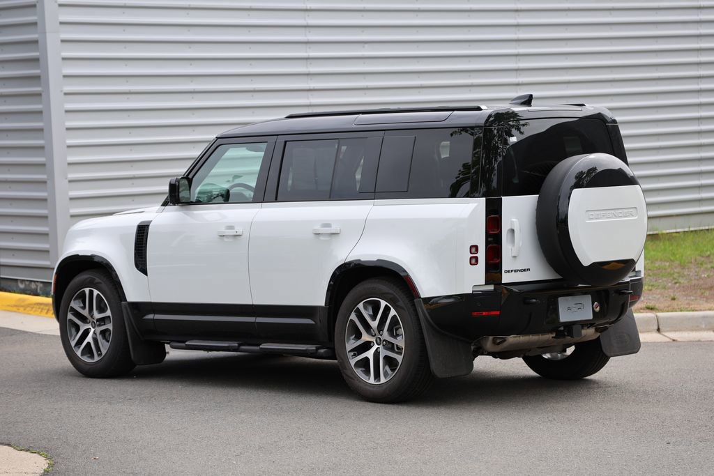 Used 2025 Land Rover Defender 110 X-Dynamic SE AWD/4WD image 2