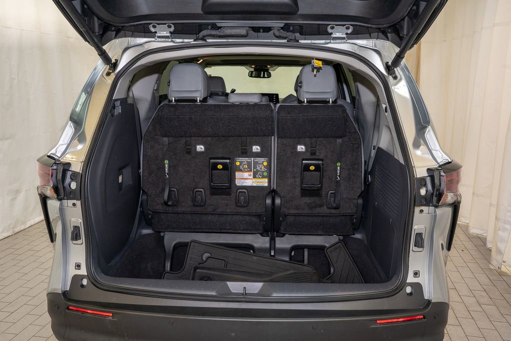 Certified 2023 Toyota Sienna XLE image 5