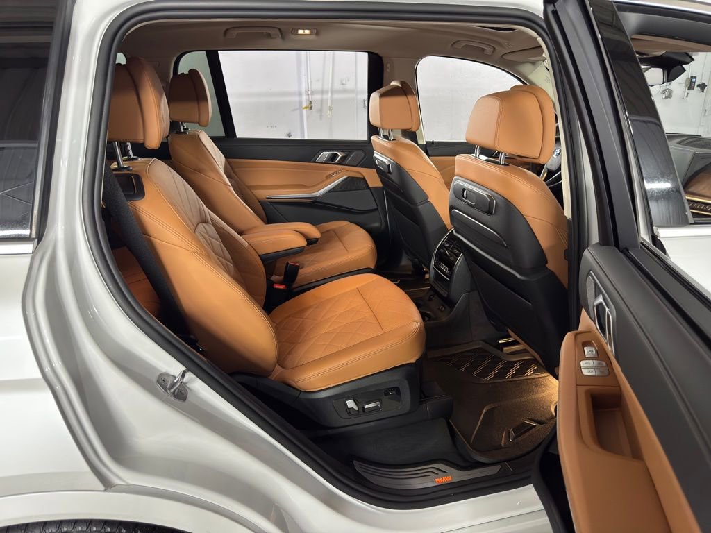 Used 2024 BMW X7 xDrive40i w/ Premium Package image 52
