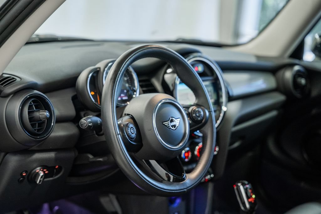 Used 2020 MINI Cooper 2-Door Hardtop FWD image 16