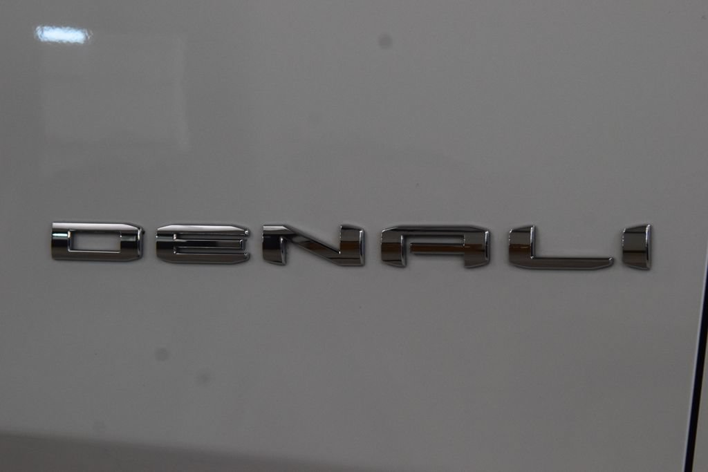 Used 2024 GMC Yukon XL Denali AWD/4WD image 17