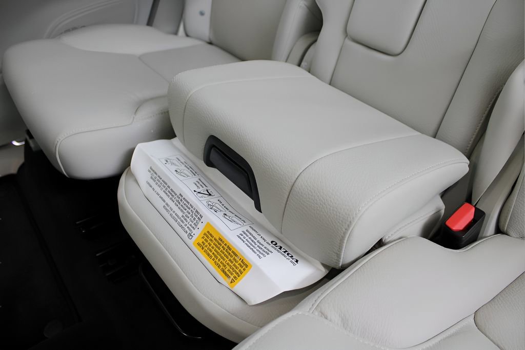 Used 2025 Volvo XC90 B6 Plus w/ Protection Package Premier AWD/4WD image 40