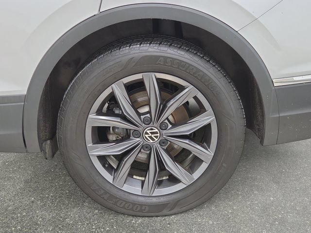 Used 2022 Volkswagen Tiguan SE AWD/4WD image 33