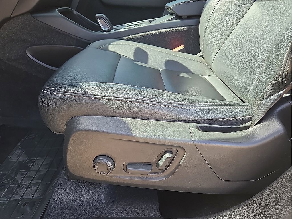 Used 2021 Volvo XC40 T5 Momentum w/ Advanced Package image 24