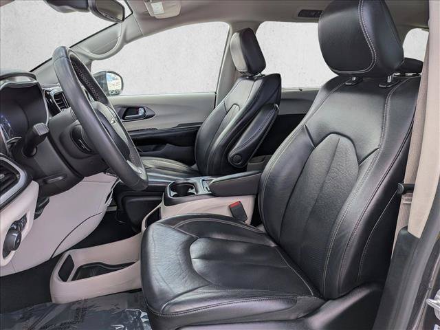 Used 2022 Chrysler Pacifica Touring-L FWD image 15